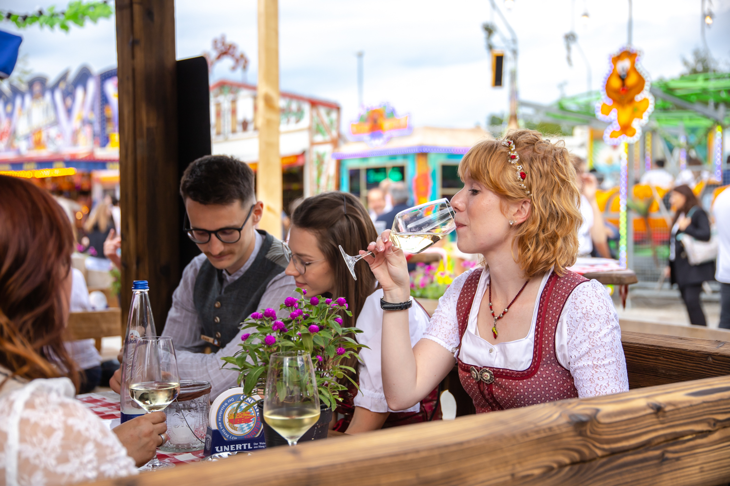 Gäst ein der Weinlaube